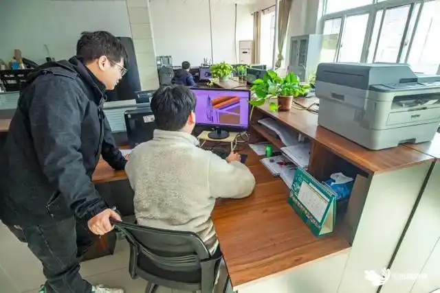 研發(fā)團(tuán)隊課題攻關(guān)