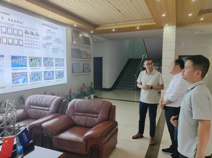 區(qū)發(fā)改局劉方局長一行領導蒞臨公司調(diào)研指導 1 區(qū)發(fā)改局劉方局長一行領導蒞臨公司調(diào)研指導 1