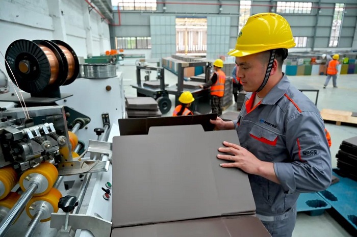 磷石膏包裝箱生產(chǎn)現(xiàn)場(chǎng) 1