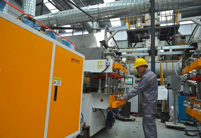 磷石膏包裝箱生產(chǎn)現(xiàn)場(chǎng) 3