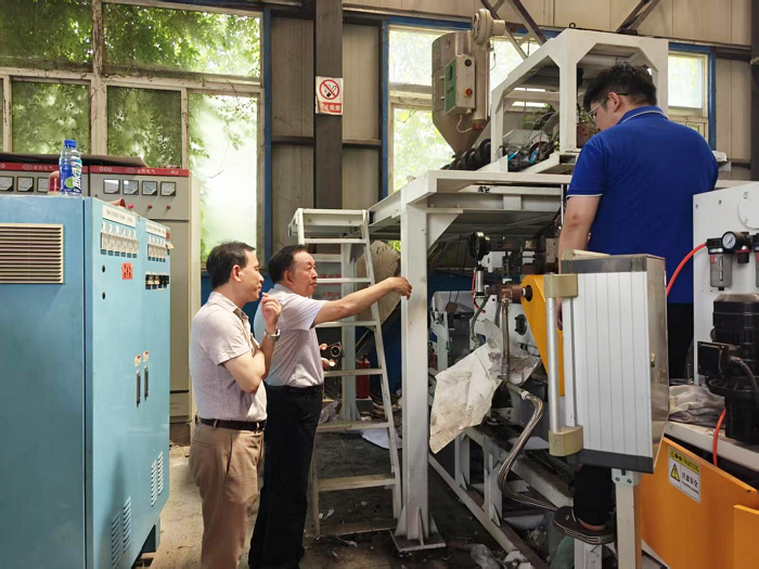 瞿金平院士蒞臨武漢現(xiàn)代精工，深入推進研發(fā)項目交流與指導