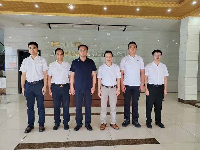 深化政企合作 共筑綠色新篇——荊門市東寶區(qū)領(lǐng)導蒞臨武漢現(xiàn)代精工洽談磷石膏產(chǎn)業(yè)項目